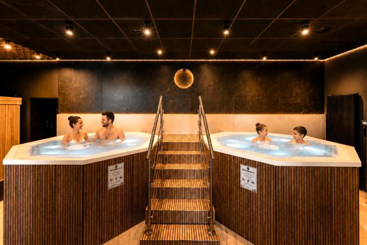 spa_jacuzzi_lekko_rozjasnione